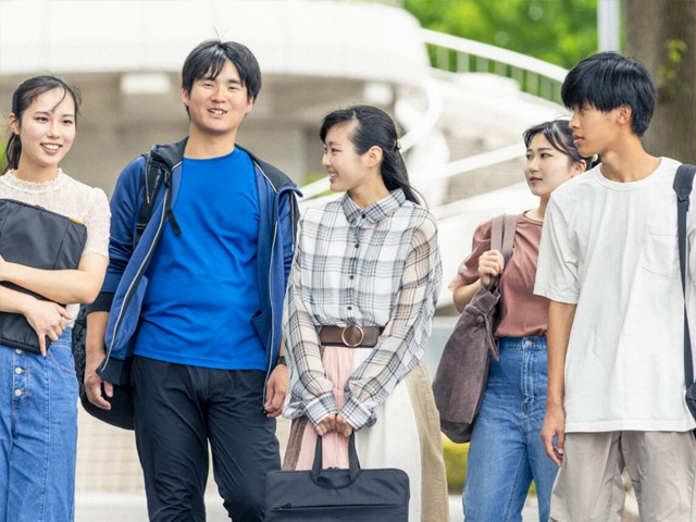 秀明大学